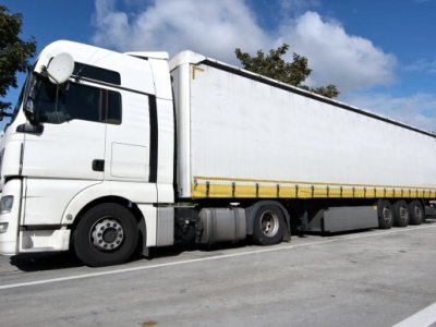 Для перевозки какого груза можно использовать тентованный полуприцеп?