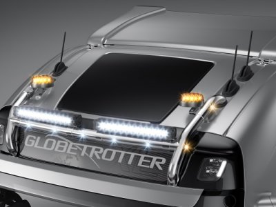 Что делать, если в кабине грузовика протекает люк?