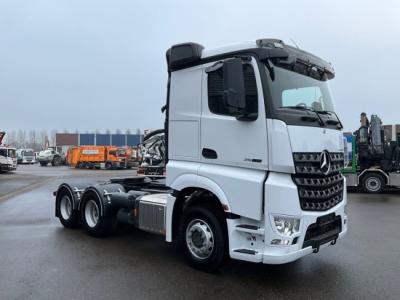 Mercedes-Benz Arocs 2663 6x4: Мощный седельный тягач для тяжелых автопоездов
