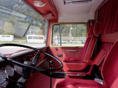 Преображение кабины: Как облагородить интерьер старого грузовика?