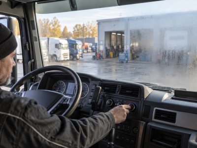Вентилятор отопителя кабины работает слабо: что проверить