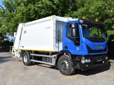 Мусоровоз IVECO ML-190 с задней загрузкой: надежный помощник коммунальных служб