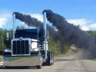 Почему грузовик дымит, и когда это уже не норма?