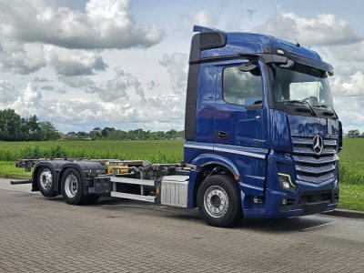 Обзор универсальной модели грузовика Mercedes-Benz Actros 2553 BDF