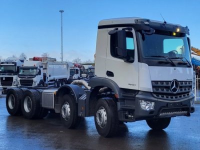 Mercedes-Benz Arocs 3540 8x4 (Евро-6): Мощное шасси для тяжёлых надстроек