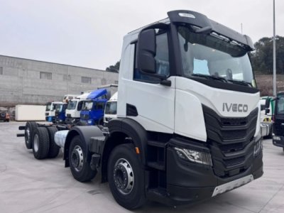 Iveco X-Way AD350X50 8x2 (Euro-6): обзор шасси для тяжёлых надстроек