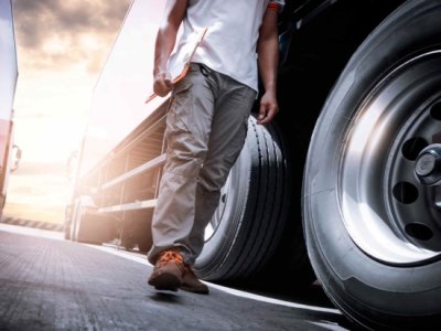 Какие шины выбрать на полуприцеп грузовика?