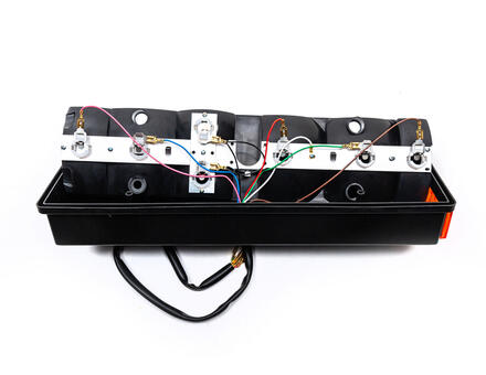 Фонарь задний универсальный с треугольником кабель сзади правый