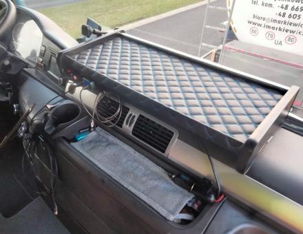 Полка на панель Man TGX (экокожа черная с черной прошивкой)