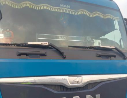 Полка на панель Man TGX (экокожа черная с черной прошивкой)