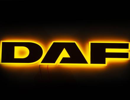 Надпись на решетку DAF нержавейка с оранжевой подсветкой (68см.*13,5см.)