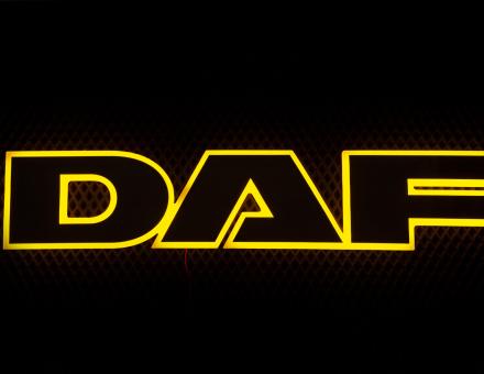 Надпись на решетку DAF нержавейка с оранжевой подсветкой (68см.*13,5см.)