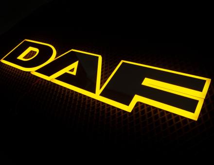 Надпись на решетку DAF нержавейка с оранжевой подсветкой (68см.*13,5см.)