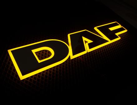 Надпись на решетку DAF нержавейка с оранжевой подсветкой (68см.*13,5см.)