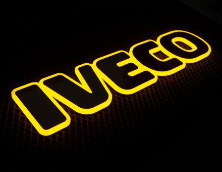 Надпись на решетку Iveco нержавейка с оранжевой подсветкой (60см.*14см.)
