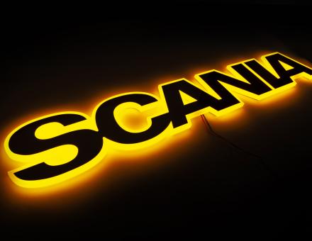 Надпись на решетку Scania нержавейка с оранжевой подсветкой (82см.*14см.)