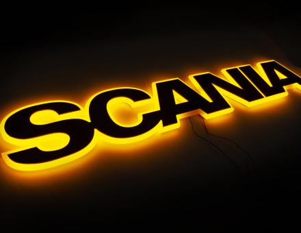 Надпись на решетку Scania черная с оранжевой подсветкой (82см.*14см.)