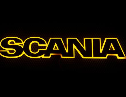 Надпись на решетку Scania черная с оранжевой подсветкой (82см.*14см.)