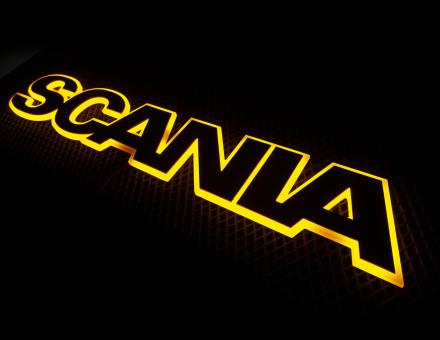 Надпись на решетку Scania черная с оранжевой подсветкой (82см.*14см.)