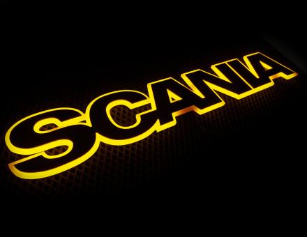 Надпись на решетку Scania черная с оранжевой подсветкой (82см.*14см.)