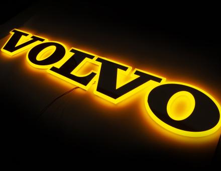 Надпись на решетку Volvo нержавейка с оранжевой подсветкой (89см.*13,5см.)