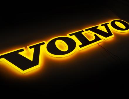 Надпись на решетку Volvo нержавейка с оранжевой подсветкой (89см.*13,5см.)
